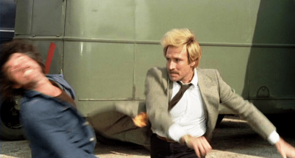 Maurizio Merli, sa pornstache, sa permanente, son toupet dans Paura in città de Giuseppe Rosati © Triomphe Film