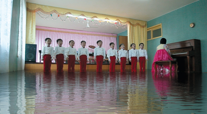 The reflection of power de Mihai Grecu © DR